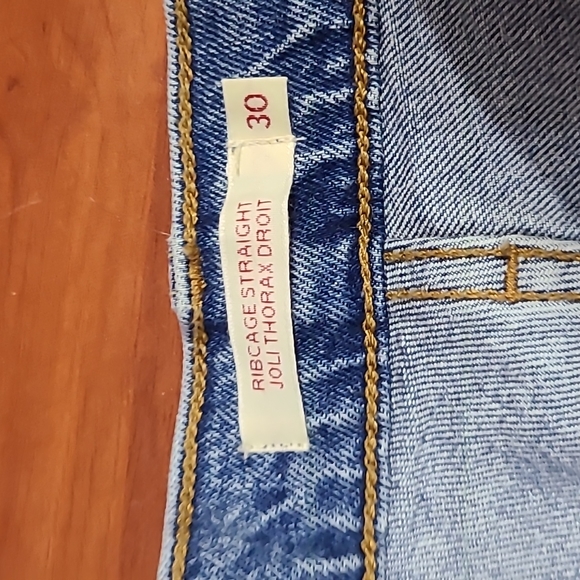 Women's Ribcage Levi's size 30 waist, 27 length - Picture 3 of 8